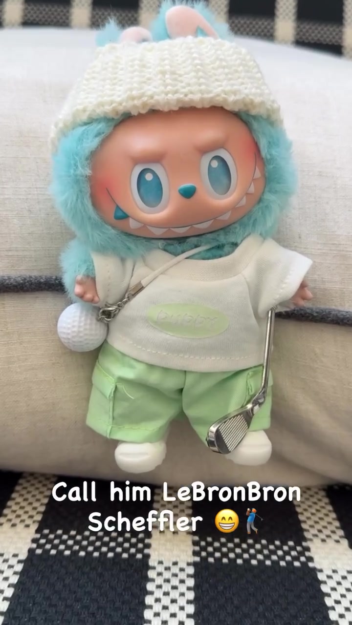加入潮玩大军！詹姆斯晒自己的Labubu玩偶：请叫他LaBronBron😁