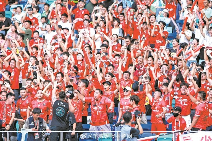 2025广东省超开赛，2.5万球迷现场观战揭幕战