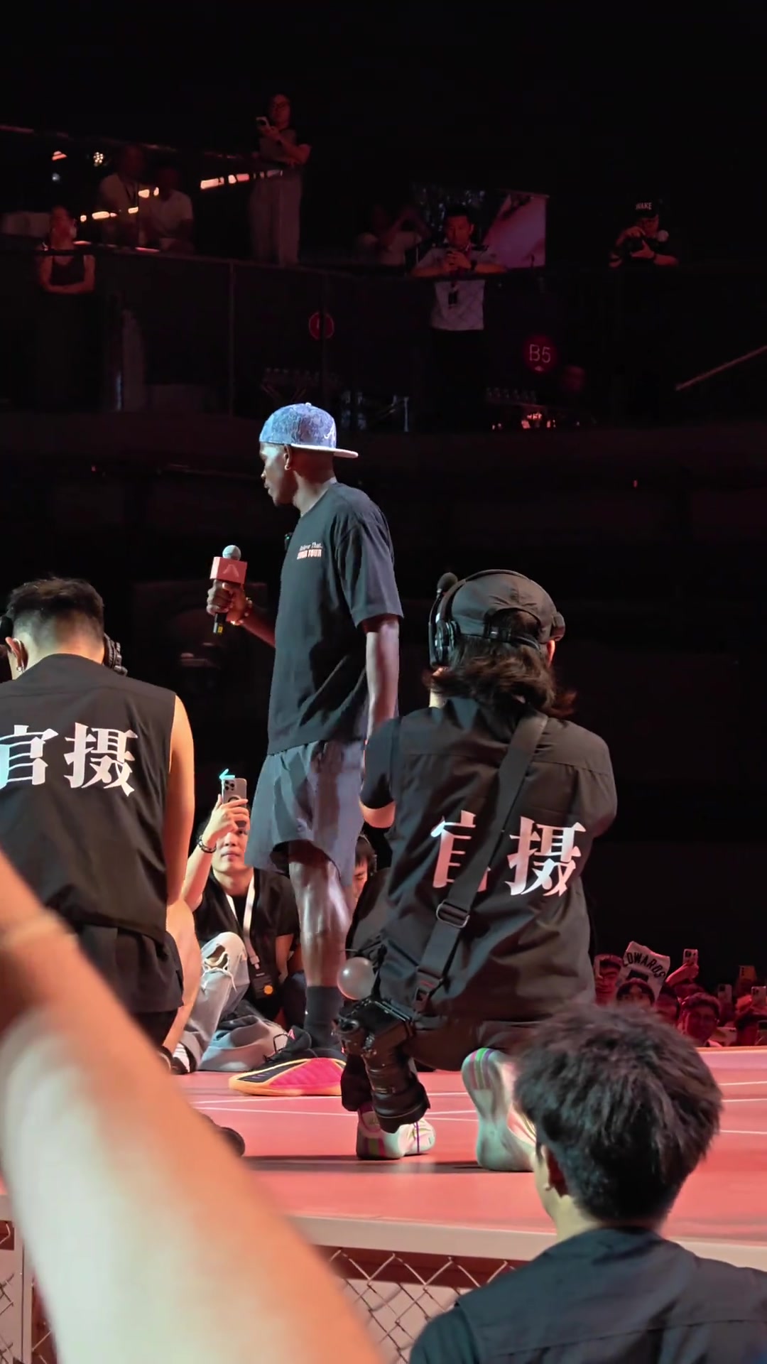 球迷：别逗我笑啊！你隔扣完这样叫的？华子中国行怒吼 叫声巨搞