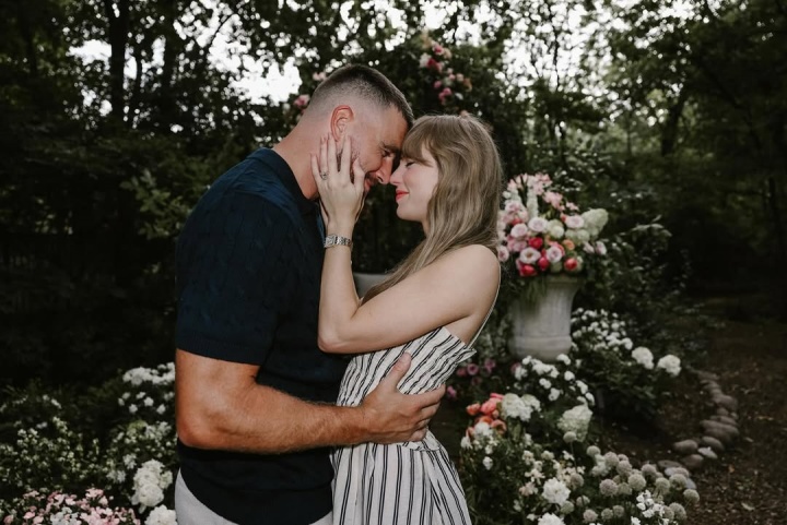“入赘”成功💍泰勒-斯威夫特宣布与“NFL瓦兰”凯尔西订婚！