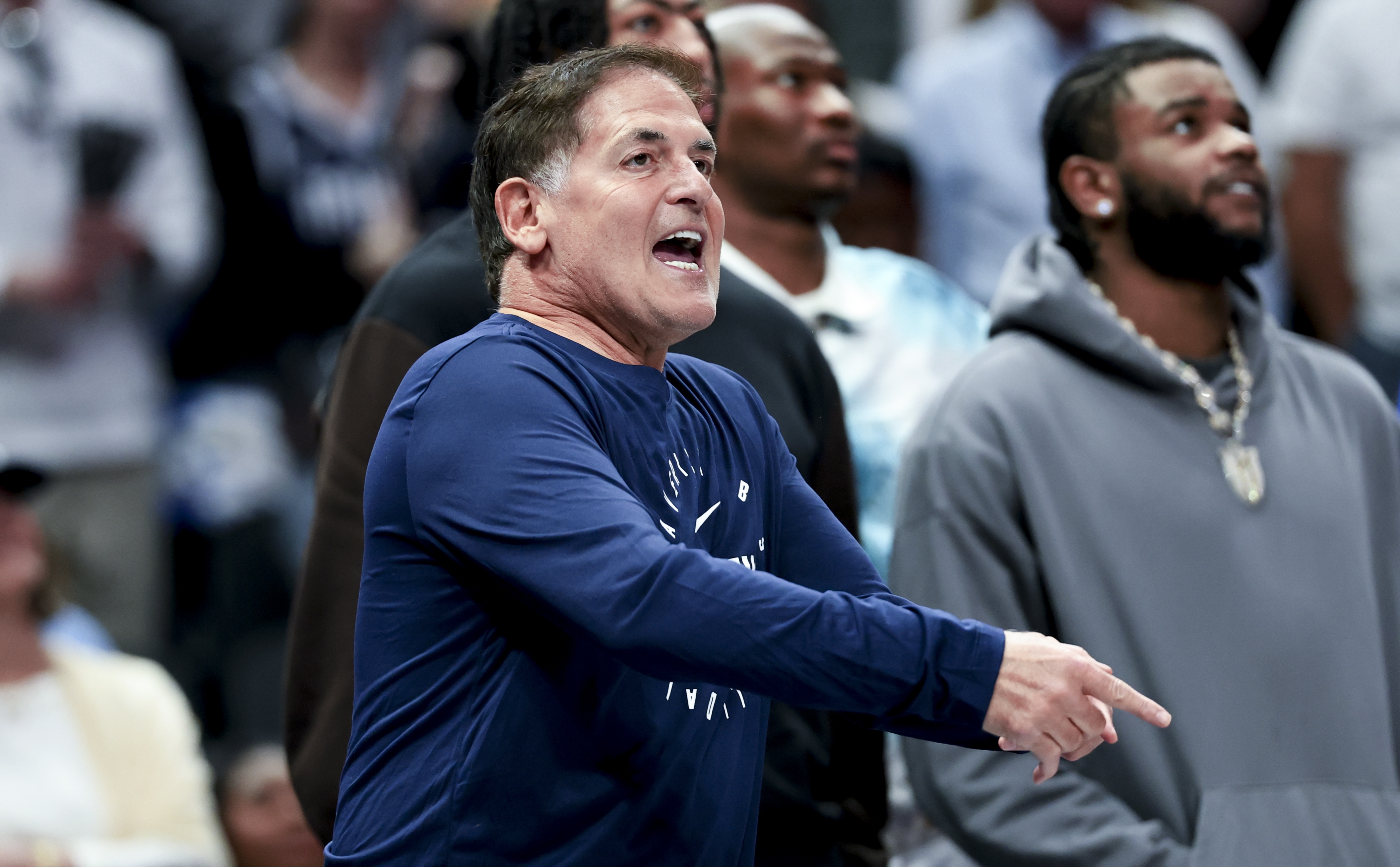 库班：卖独行侠时合同有保证我管理球队的条款 但NBA出手删掉了