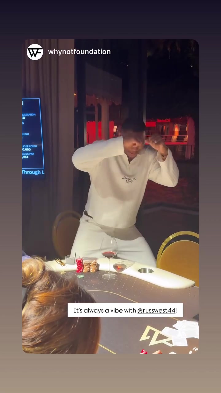 这律动感！威少在扑克之夜品着红酒 听着音乐秀一发舞技！